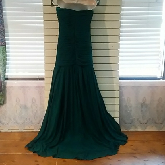 Long green formal dress - Picture 4 of 7